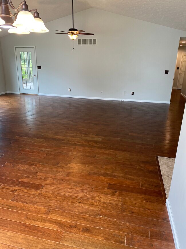 Building Photo - 6031 Chinkapin Dr