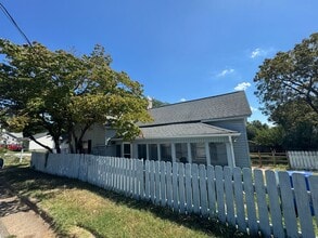Building Photo - 804 3rd St