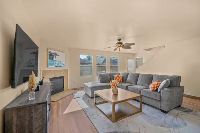 Foto del edificio - 7242 Fox Hall Ln