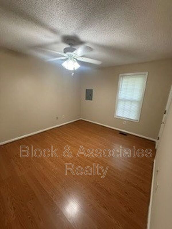 Foto del edificio - 1819 Saddlewood Ct