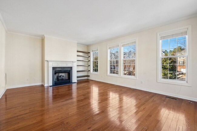 Foto del edificio - Olde Raleigh Stunner! 2 Primary Suites! Flexible move in date!