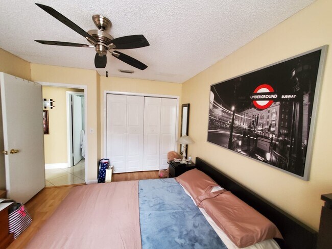 Foto del edificio - 9820 NW 24th St