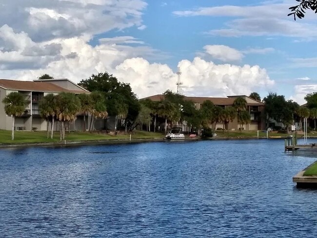 Foto del edificio - 6319 Newtown Cir