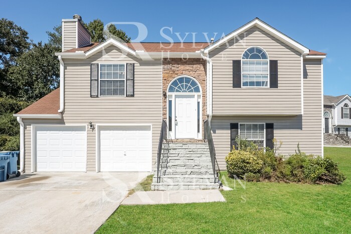 Foto principal - The living is easy in this 3 bedroom, 2 ba...
