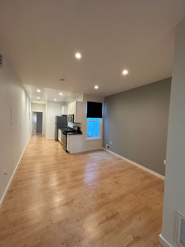 Building Photo - 718 Clementina St