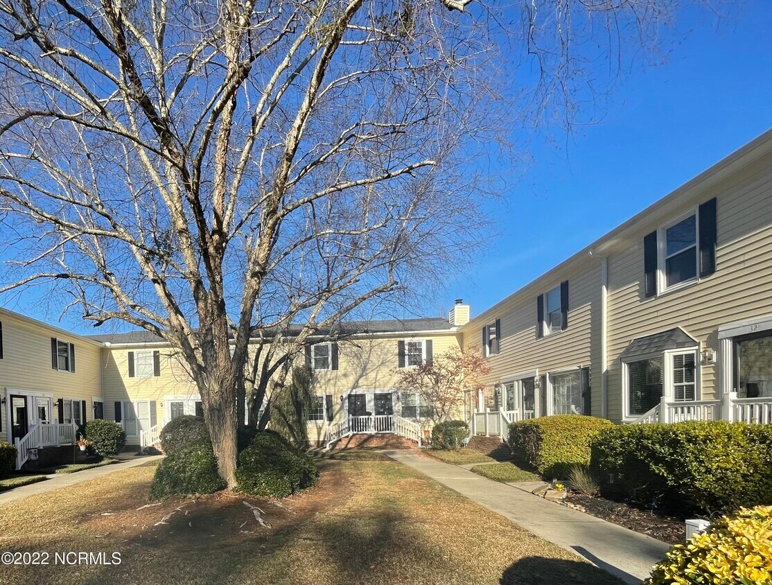 119 Oakmont Dr, Greenville, NC 27858 Townhouse for Rent in Greenville