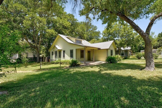 Building Photo - 2200 Palo Pinto Dr