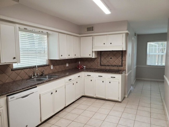Building Photo - 402 Enchanted River Dr