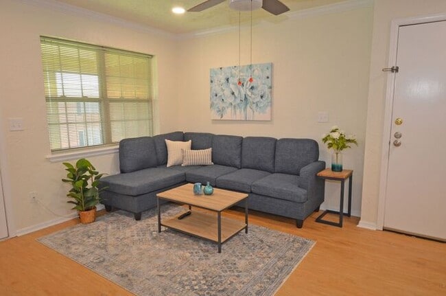 Building Photo - 2 Bed 1 Bath with Patio