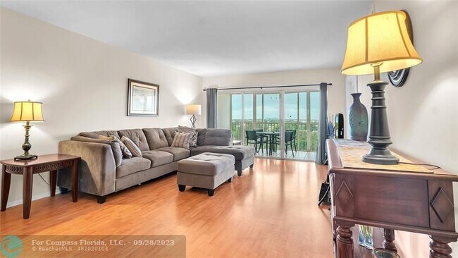 Foto del edificio - 3150 N Palm Aire Dr