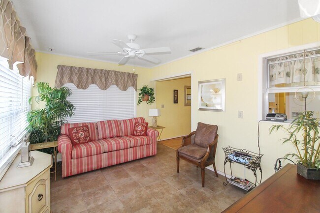 Building Photo - Beach Manor Villas Annual Condo for Rent