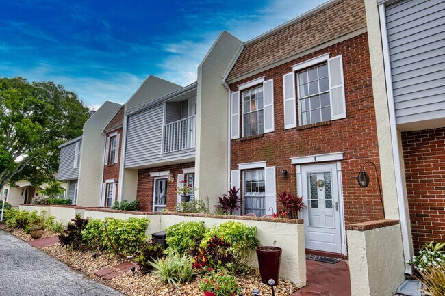 Building Photo - Annual Furnished 2 Bedroom 1.5 Bathroom To...