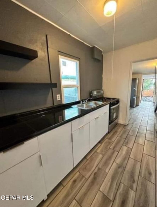 Building Photo - 3012 Altura Ave