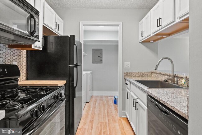 Building Photo - 609 Woodhollow Dr