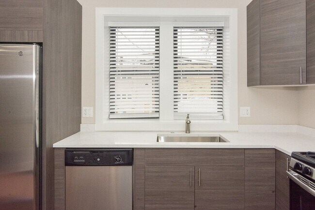 Foto del edificio - 2228 N Sawyer Ave