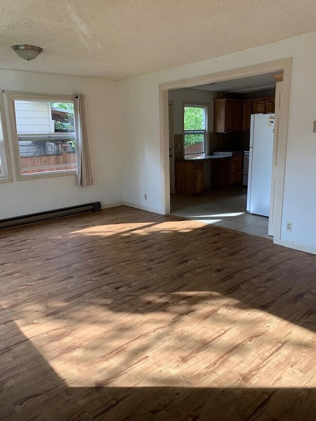 Foto del edificio - 9660 N Central St