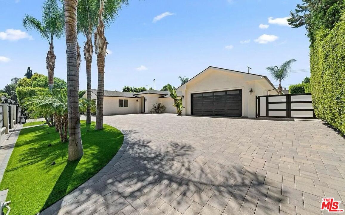 Foto principal - 6243 Berquist Ave