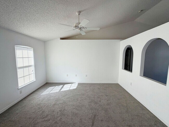 Foto del edificio - MOVE IN SPECIAL: REMAINDER OF FEBRUARY RENT FREE!