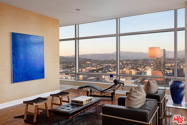 Building Photo - 900 W Olympic Blvd