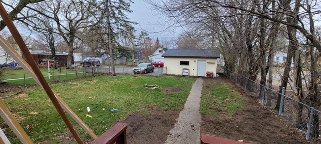 Building Photo - Recently Renovated, Garage and Fenced In B...