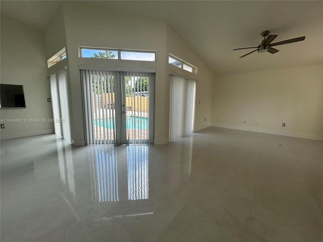 Foto del edificio - 20627 NE 9th Pl