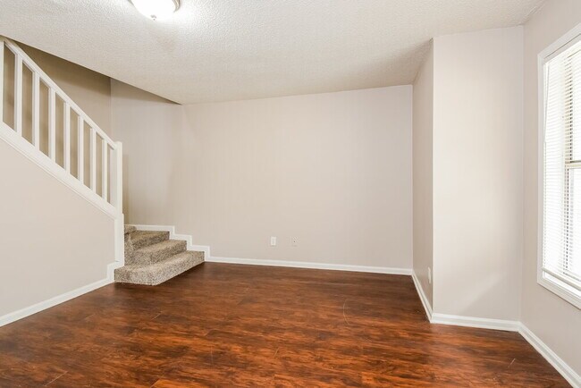 Foto del edificio - 221 Clydesdale Ln SE