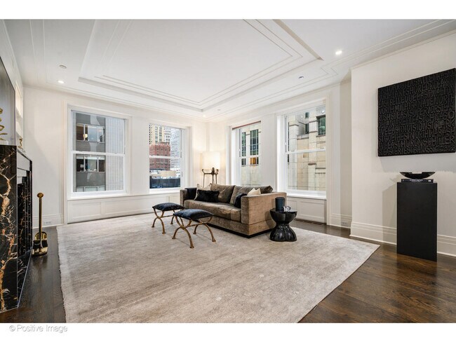 Foto del edificio - 159 E Walton Pl