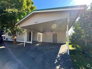 Building Photo - 1300 N Brooklane St