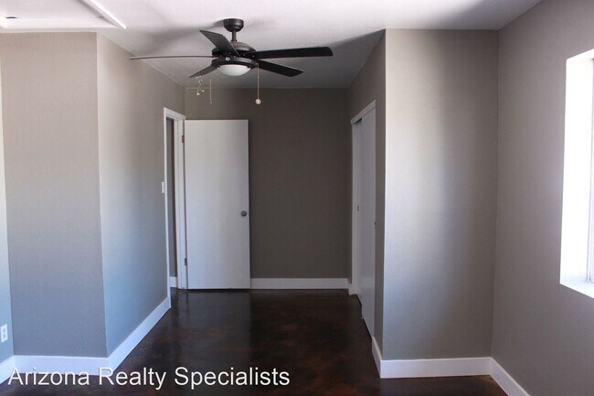 Foto del edificio - 6 br, 6 bath House - 1228 S Mckemy ST