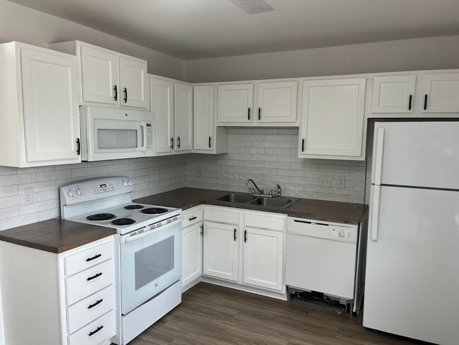 Building Photo - Available now. Water Included! Great 2BR/1...
