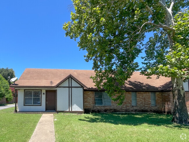 Building Photo - 105 Lindenwood Ln N