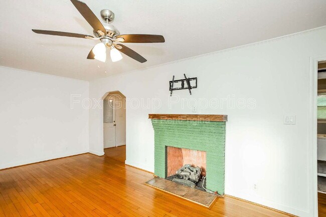 Foto del edificio - 1102 Woods Dr