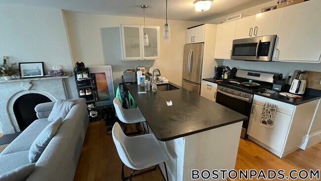 Foto del edificio - 658 Massachusetts Ave