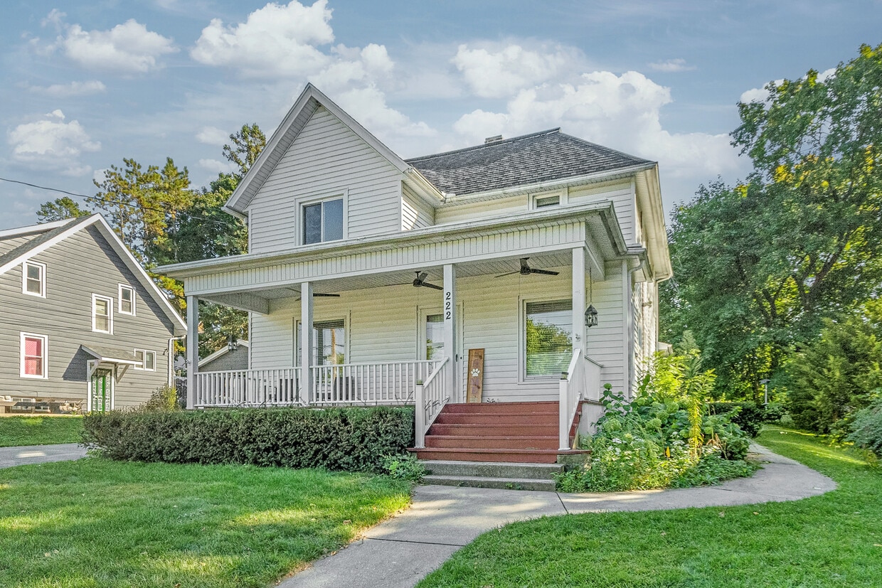 Primary Photo - 222 1/2 E Ogden St