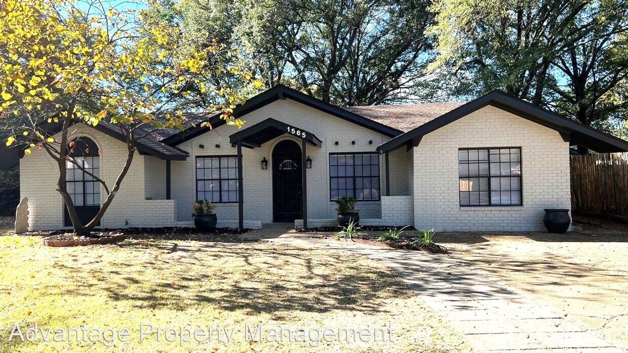 Primary Photo - 4 br, 2 bath House - 1565 Lightwood Cv.