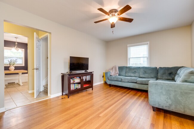 Sala de estar - 2773 Bellwood Ave