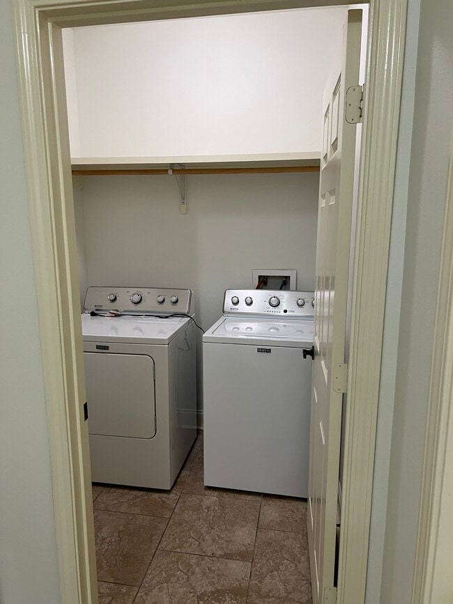 Lavadora y secadora - 37140 Woodgate Ave