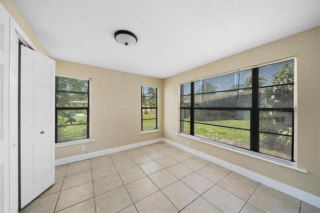 Foto del edificio - 1552 NW 15th Terrace