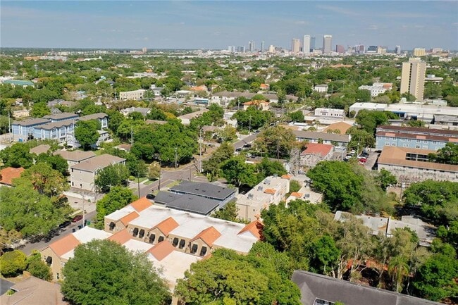 Foto del edificio - 3210 W Horatio St