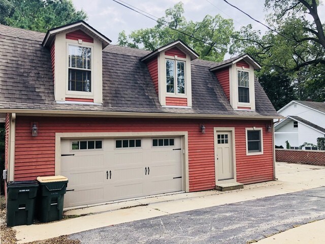 Building Photo - 4418 N Riverdale Dr