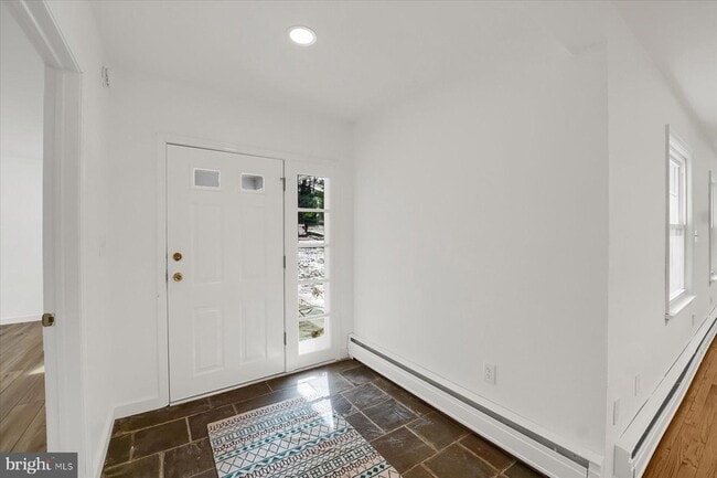 Building Photo - 537 Kemmerer Rd