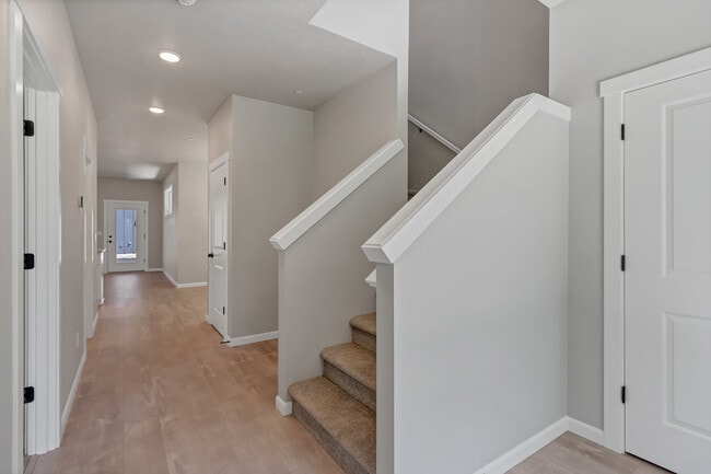 Entry & Hallway - 2057 Audubon Ave SE
