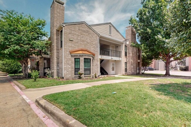 Stylish Upstairs Corner Unit Near Lake Ray... - Stylish Upstairs Corner Unit Near Lake Ray... House