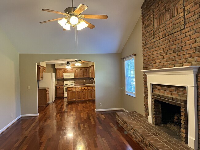 Foto del edificio - "Charming 3-Bed Sanctuary with Finished Ba...