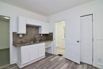 Building Photo - 3369 E 139th St