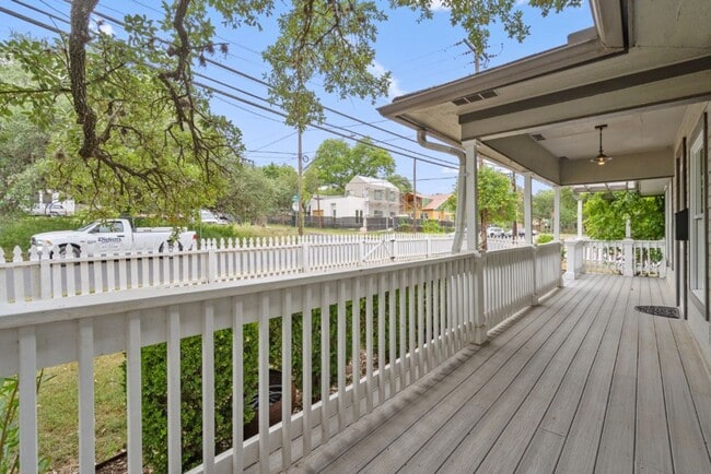 Building Photo - 400 E Monroe St, Austin, Texas 78704
