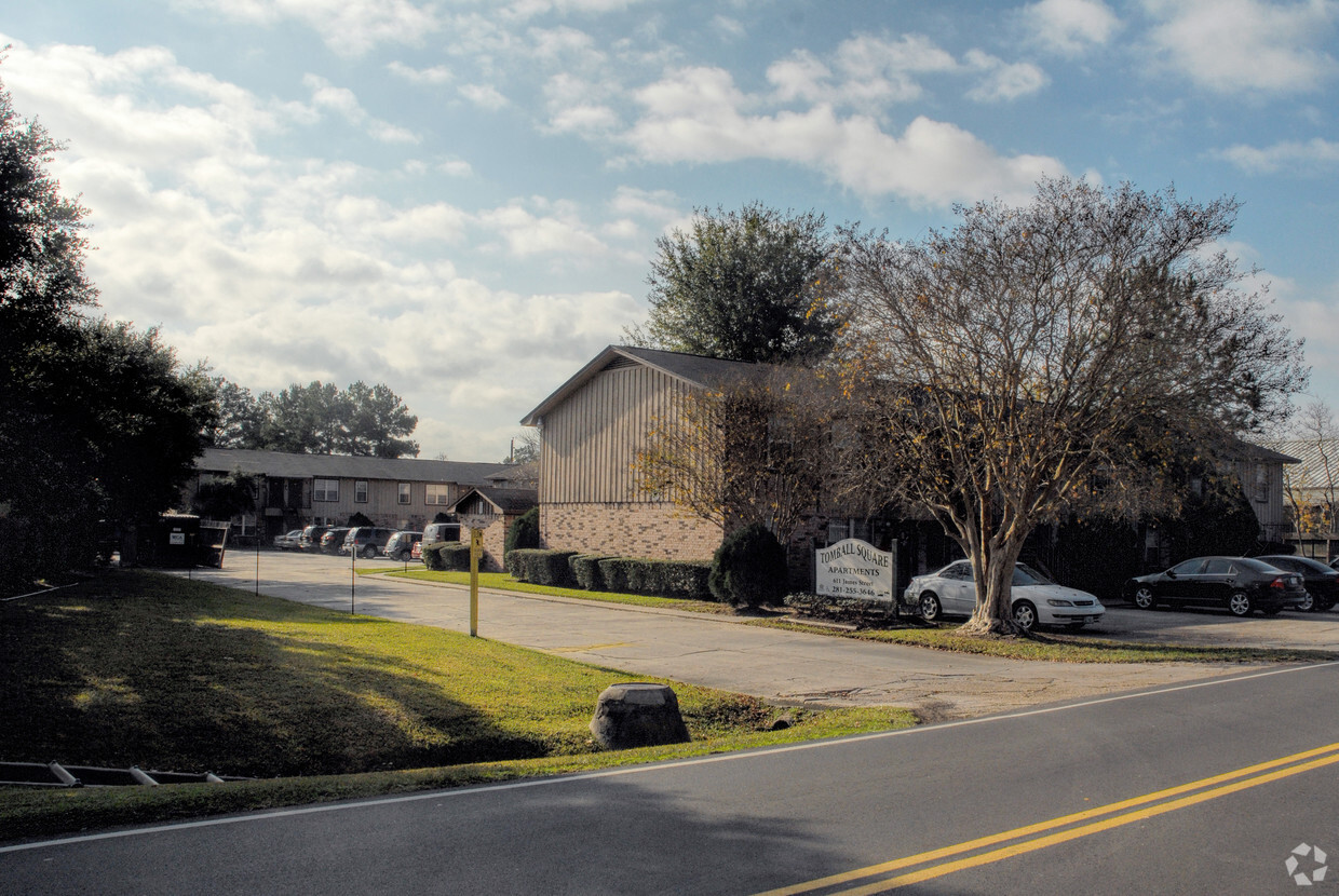 Building Photo - Tomball Square Apartments