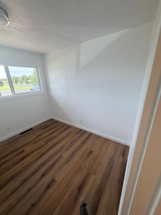 Foto del edificio - 4th St Triplex