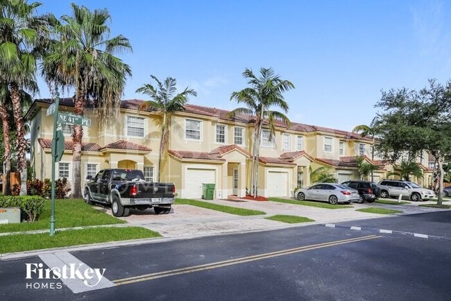 Building Photo - 2503 NE 41st Pl