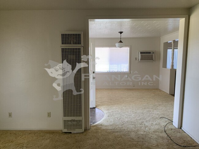 Building Photo - Country 3 bedroom/2 bathroom home